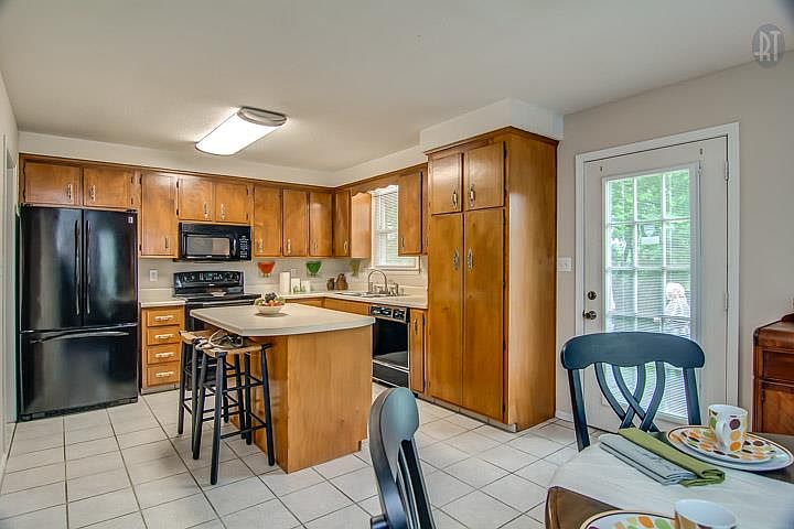 2nd image of 1818 Warren Dr