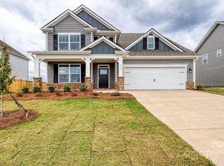 490 Fox Cove Rd, Hendersonville, NC 28792