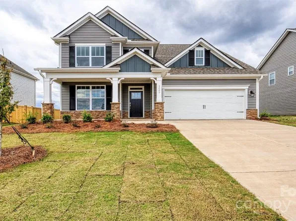 490 Fox Cove Rd, Hendersonville, NC 28792