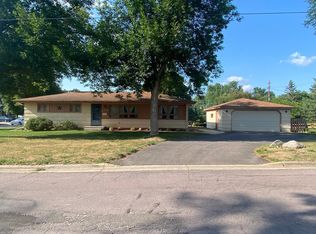 872 8th St SW, Faribault, MN 55021