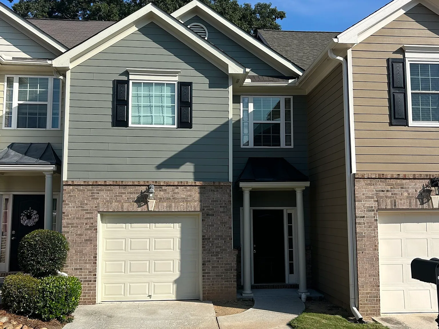 3 bed, 2.5 bath, 1600 sqft, $1,745 — Photo 1
