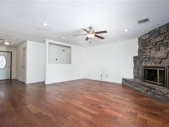 2nd image of 2206 SE 16th St