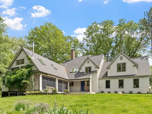 429 School St, Carlisle, MA 01741
