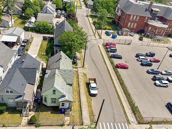 4th image of 2100 Lansing St