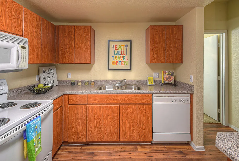 Deer Valley Regency Apartments — Photo 3