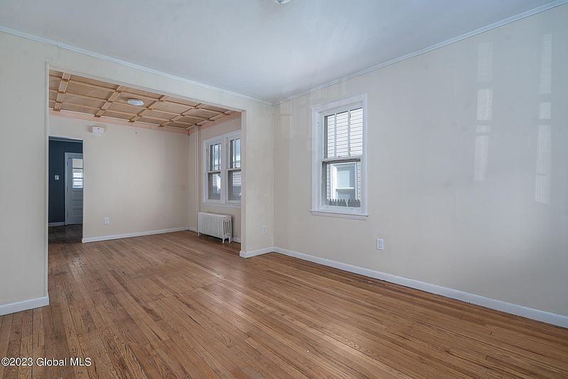 3rd image of 2323 10th Avenue
