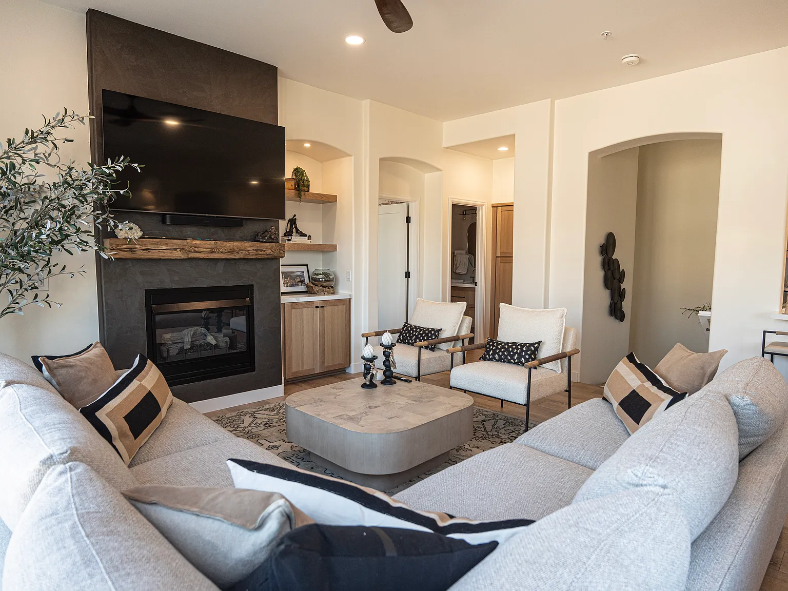 2 bed, 1338 sqft, $4,395 — Photo 2