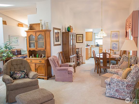 5th image of 621 E Hiawatha Boulevard
