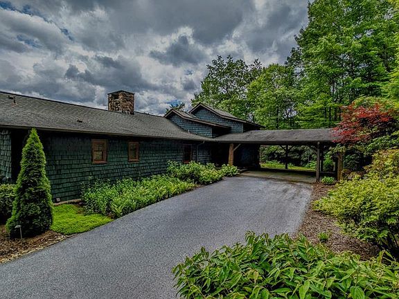 2nd image of 495 W Club