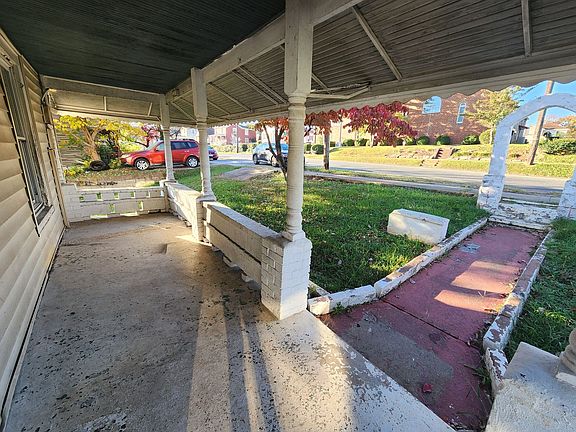 3rd image of 2248 Campbell Ave