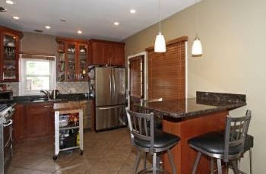 Kitchen w/ island