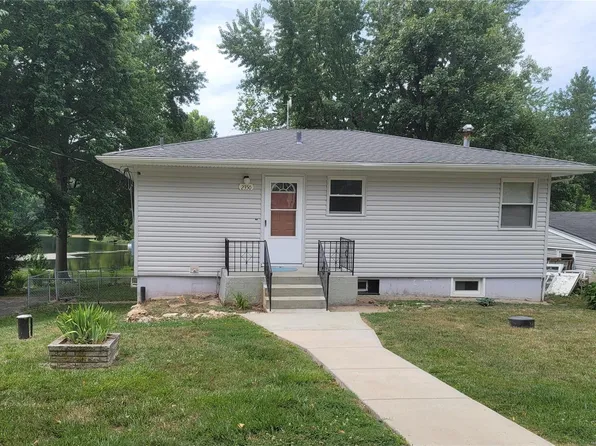 2350 N Lakeshore Dr, Pacific, MO 63069