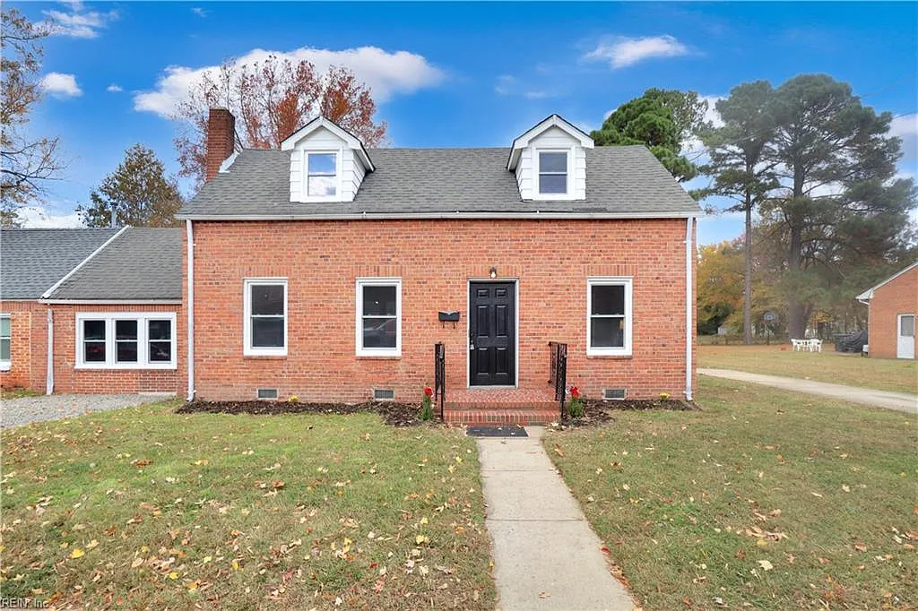 3 bed, 1208 sqft, $2,425 — Photo 1