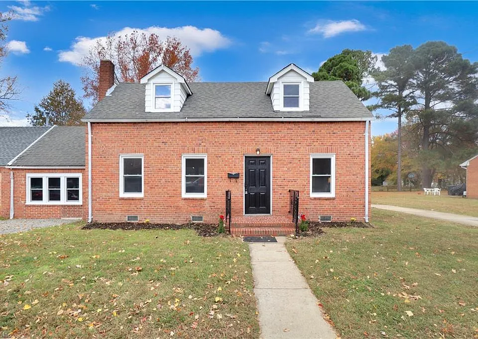 7 E Lewis Rd