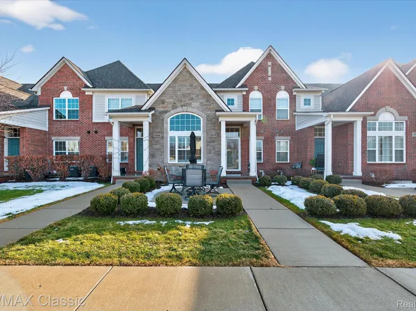 45678 Aragon Ln, Canton, MI 48187