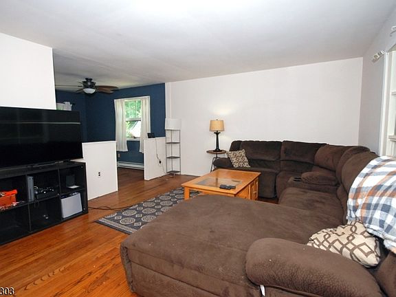 5th image of 36 Mountain Lake Rd