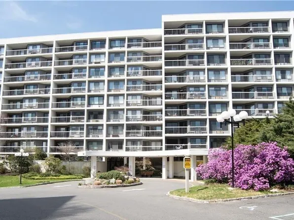 100 High Point Drive #809, Hartsdale, NY 10530