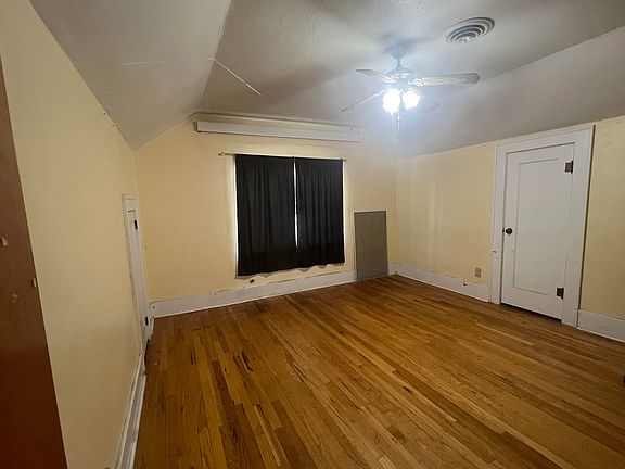 4th image of 312 W 5th St