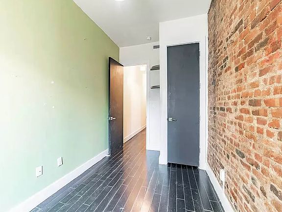 5th image of 1064 Putnam Ave #1