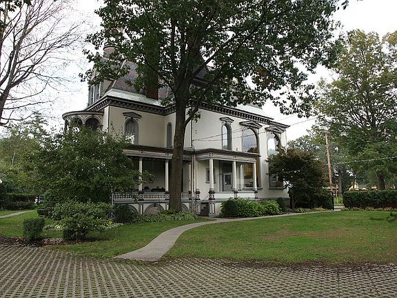 2nd image of 20 Circular St