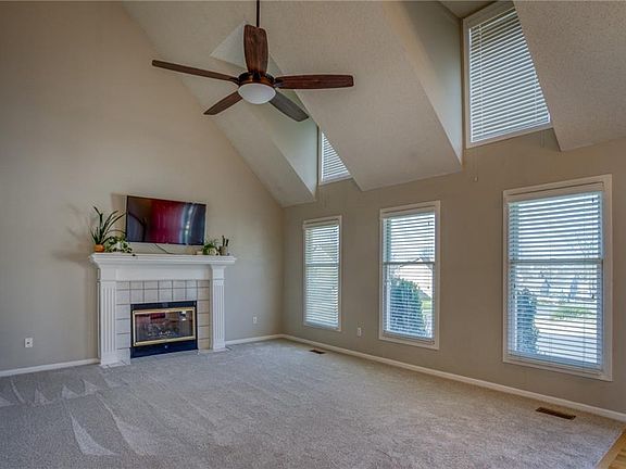 3rd image of 8701 N Winan Ave