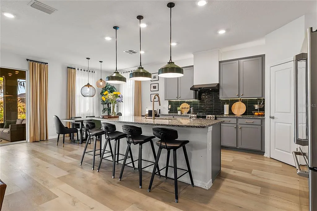 4 bed, 2.5 bath, 2035 sqft, $2,895 — Photo 4