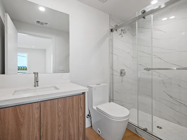 1717 Winona Blvd #302 — Photo 4