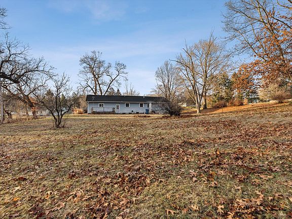 3rd image of 7511 Easthill Dr