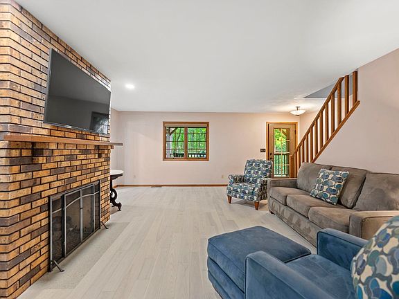 5th image of 1610 Secluded Woods Dr