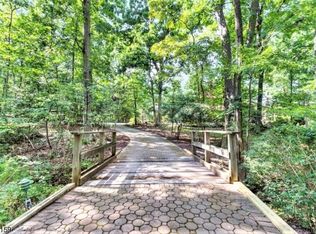 106 Oakwood Rd W, Watchung, NJ 07069