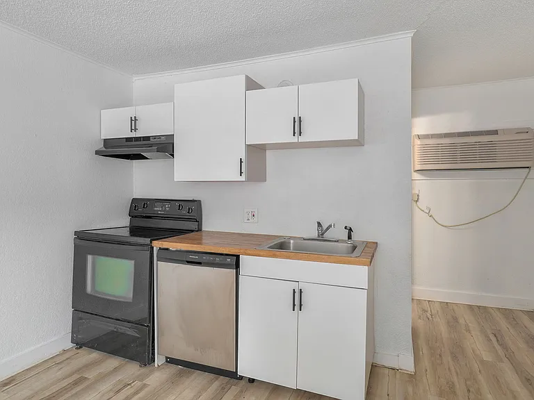 21 Larue St. Apartments — Photo 22