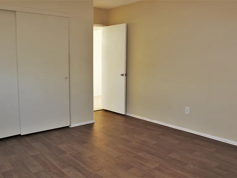 4137 Chamoune Ave #D — Photo 9