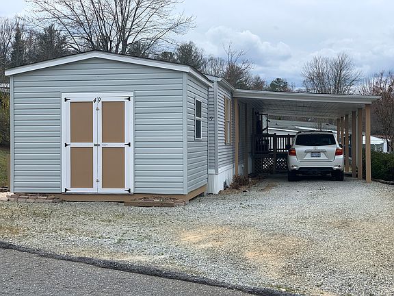 3rd image of 49 Petunia Dr