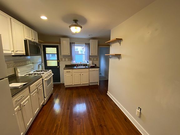 Kitchen/Eating Area