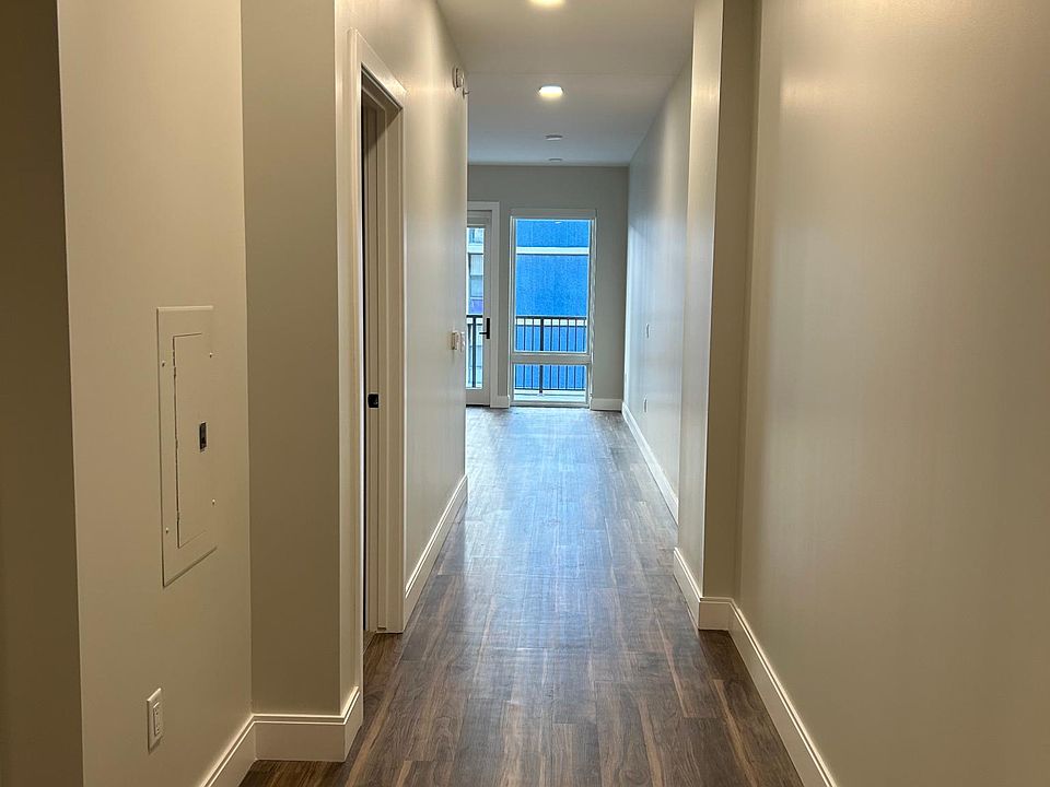 1st image of 1946 Market St #424