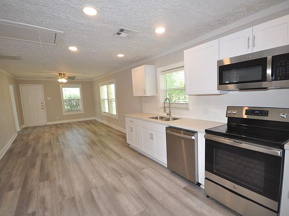 3rd image of 6009 Jerrycrest Dr