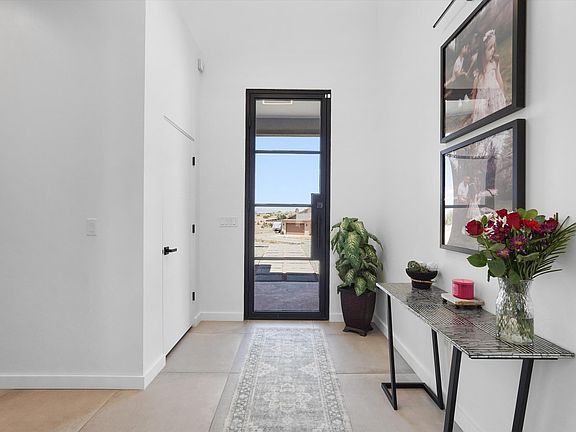 5th image of 10 E Serena Ln