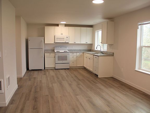 5th image of 79 NE Skipanon Dr APT C302