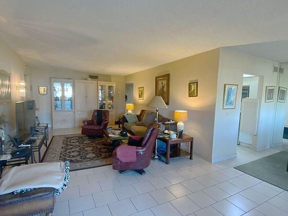 4th image of 4702 Fountains Drive #305