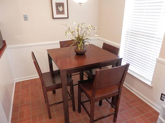 Breakfast area (unfurnished)