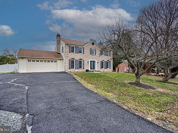 3rd image of 15125 Manor Lake Dr