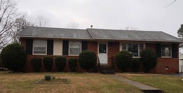 1st image of 3912 Longleaf Dr