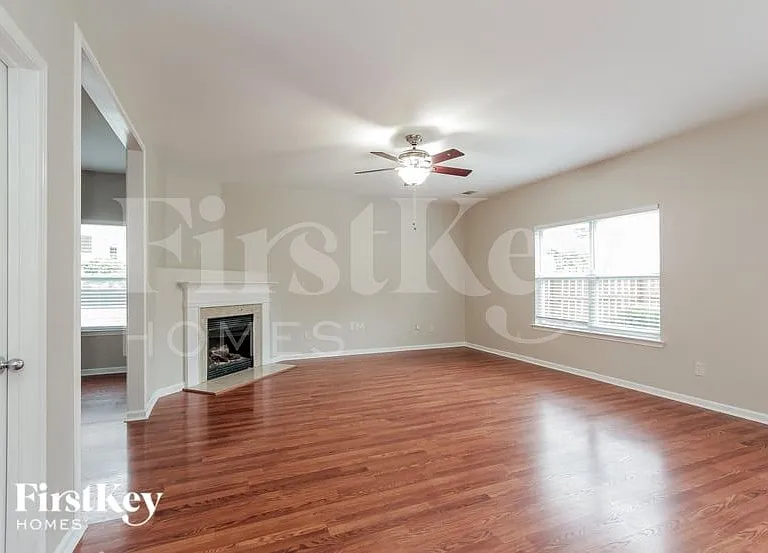 706 Perth Dr — Photo 4