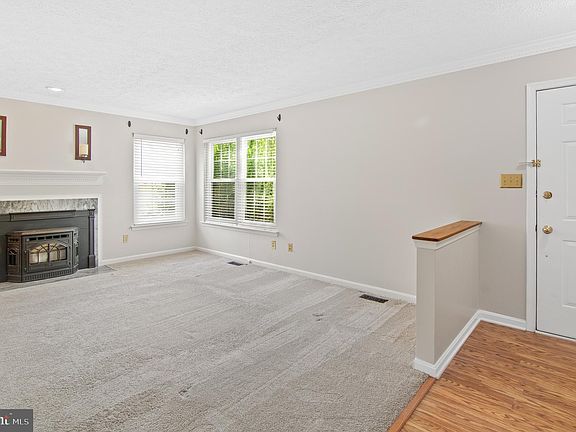 3rd image of 457 Darby Ln