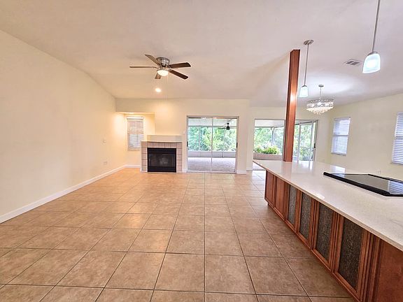 5th image of 4004 72nd Ave E