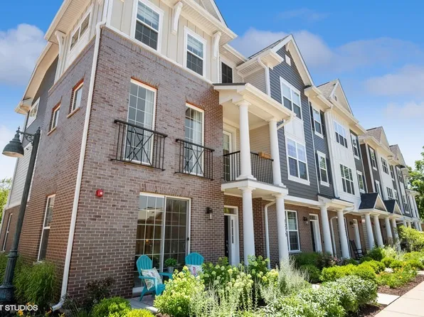 1215 Parker Dr, Glenview, IL 60025