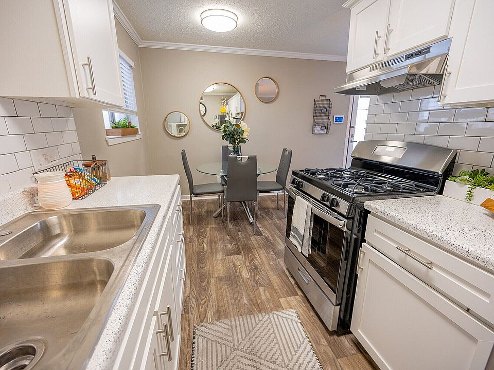 Sunrise Pointe - Model Kitchen