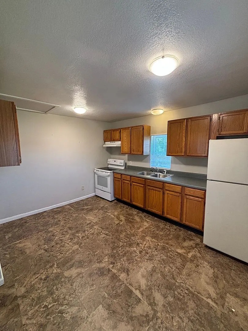 4237 Holston Dr — Photo 4