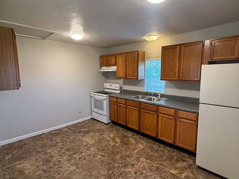 4237 Holston Dr — Photo 4