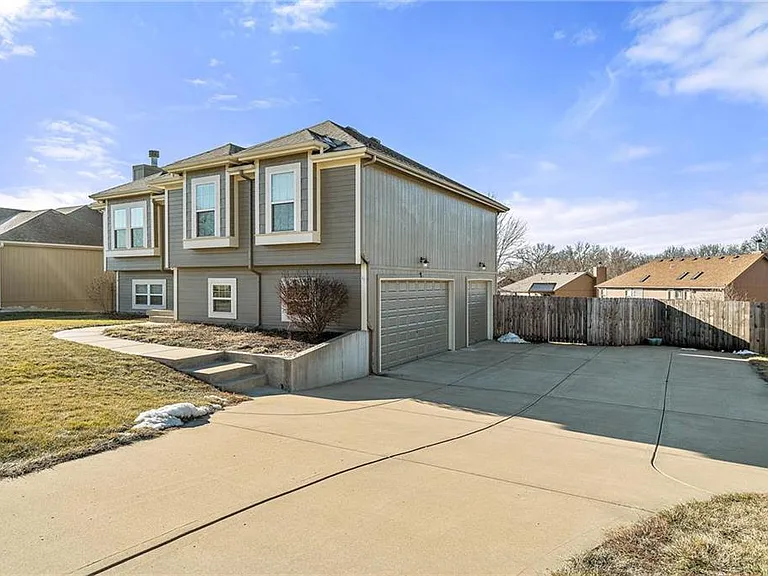 1903 Lake Dr — Photo 15